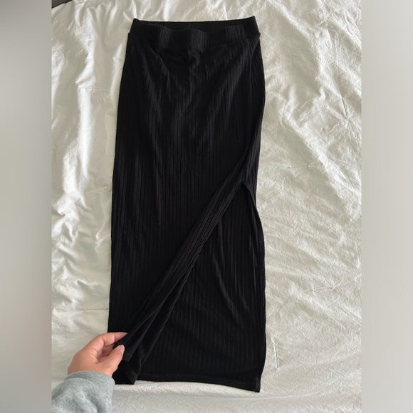 Long Maxi Black Skirt With Slit - Picture 3 of 3